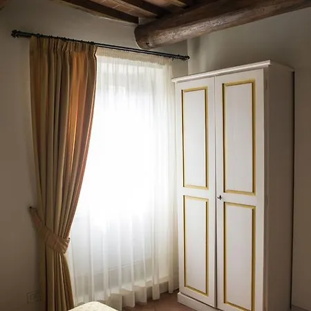 Oda ve Kahvaltı Luxury In The Center Of Rome 3*