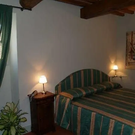 Oda ve Kahvaltı Luxury In The Center Of Rome 3*
