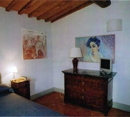Oda ve Kahvaltı Luxury In The Center Of Rome 3*